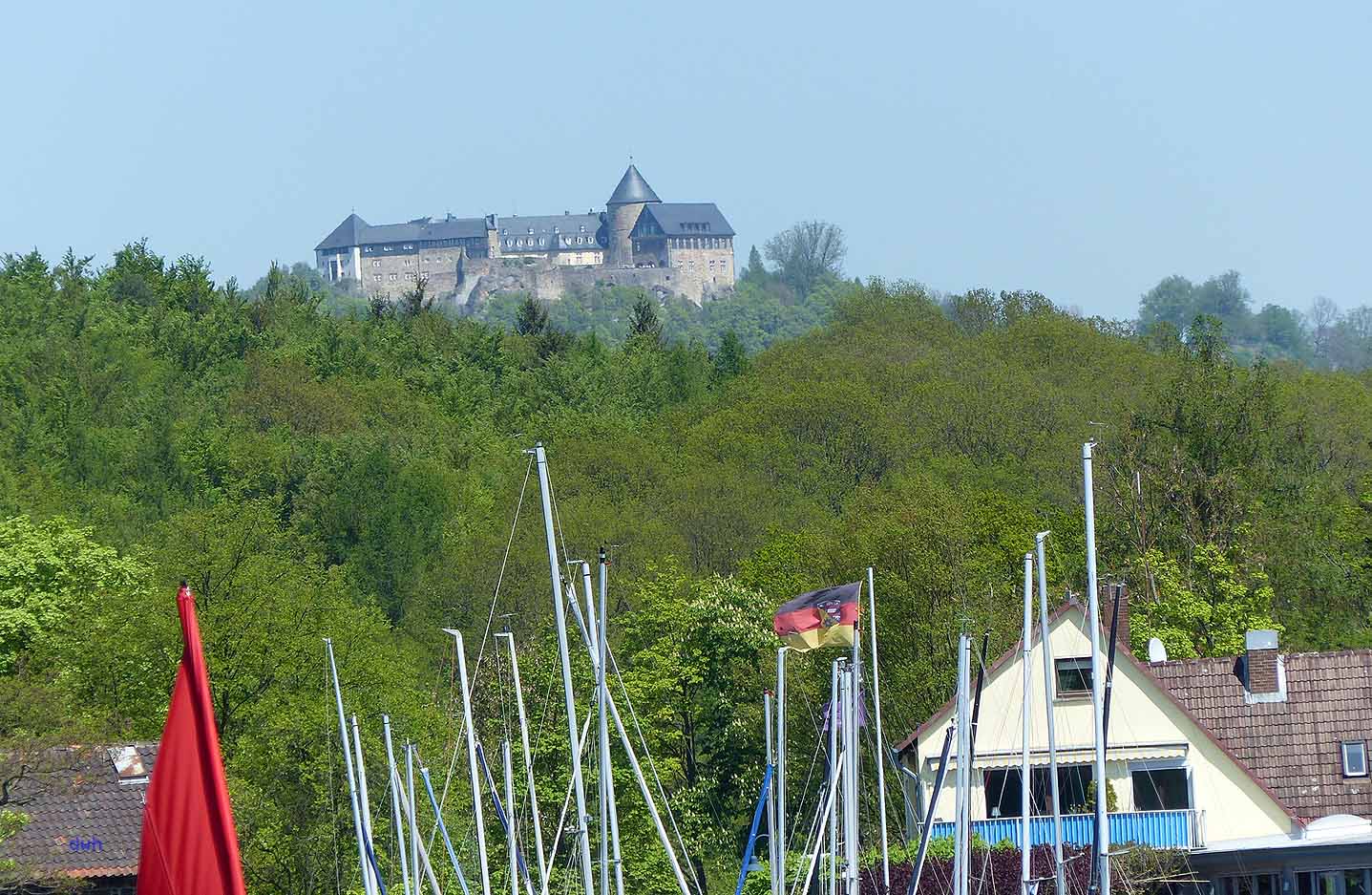 Schloss Waldeck thront über dem Edersee Foto: Weirauch