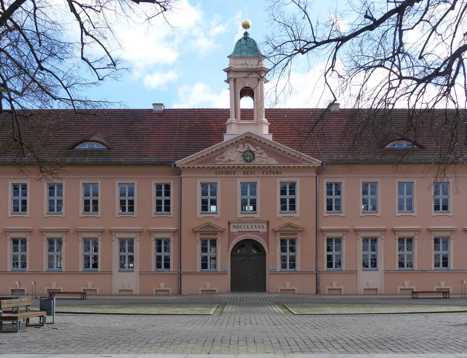 Von Oktober 1832 bis September 1833 besuchte Theodor Fontane das Neuruppiner Friedrich-Wilhelms-Gymnasium. Foto : Weirauch