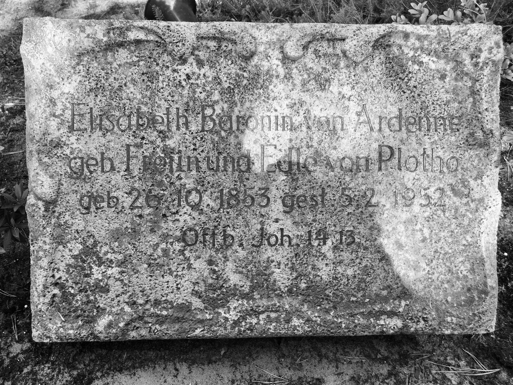Grab von "Effi Briest" auf dem Stahnsdorfer Südwestkirchhof, Foto: Weirauch