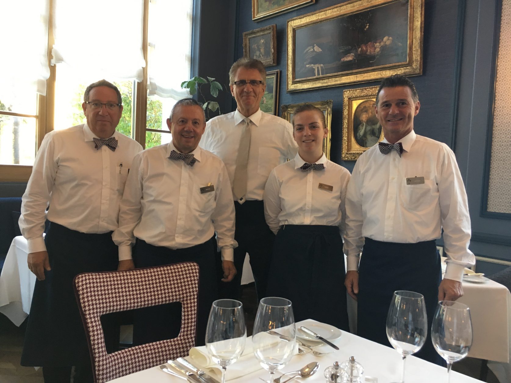 Immer für die Gäste da: das erfahrene Service-Team im Hotel Walther in Pontresina, Foto: Weirauch