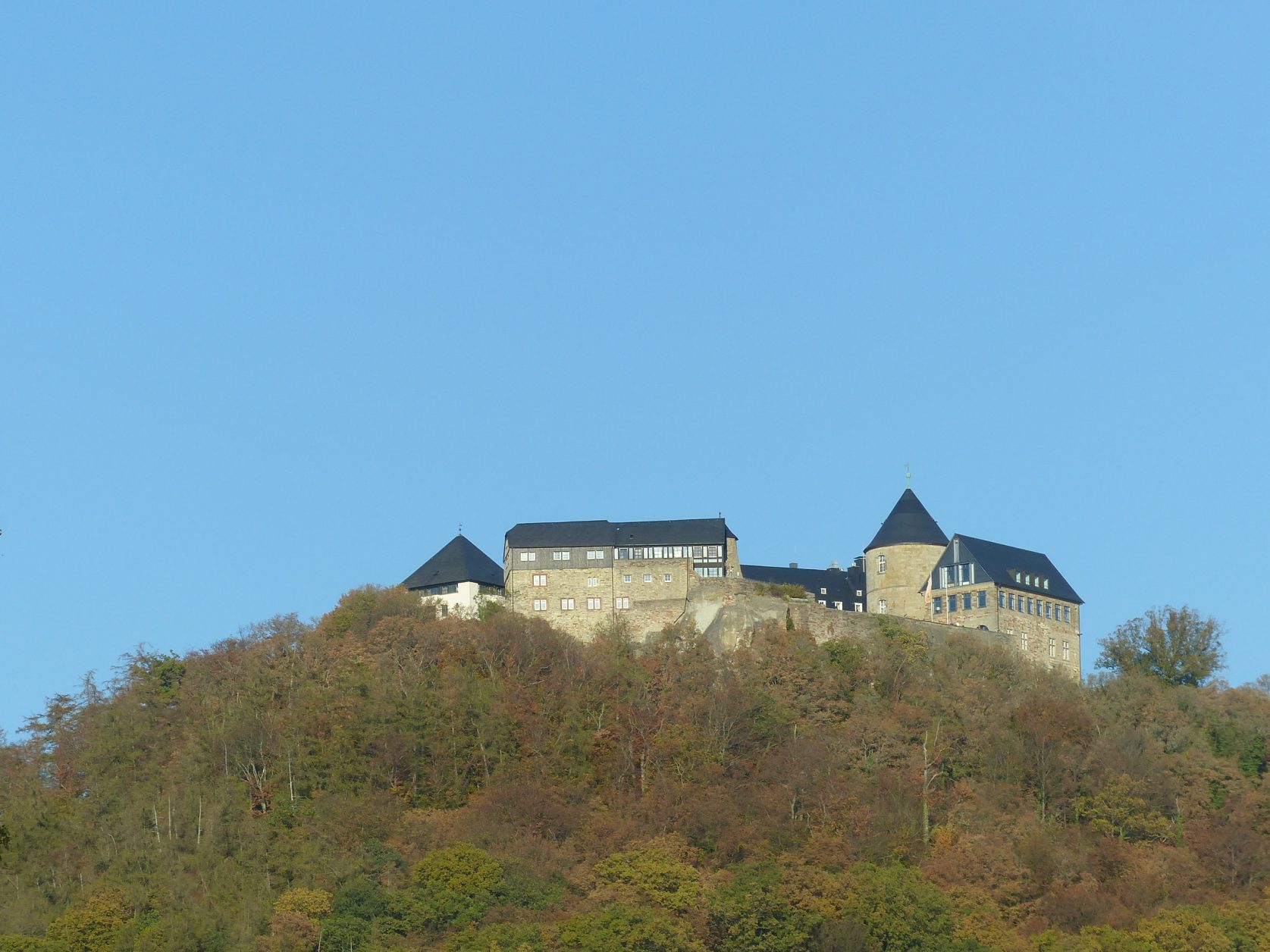Hoch über dem Edersee thront Schloss Waldeck, Foto: Weirauch