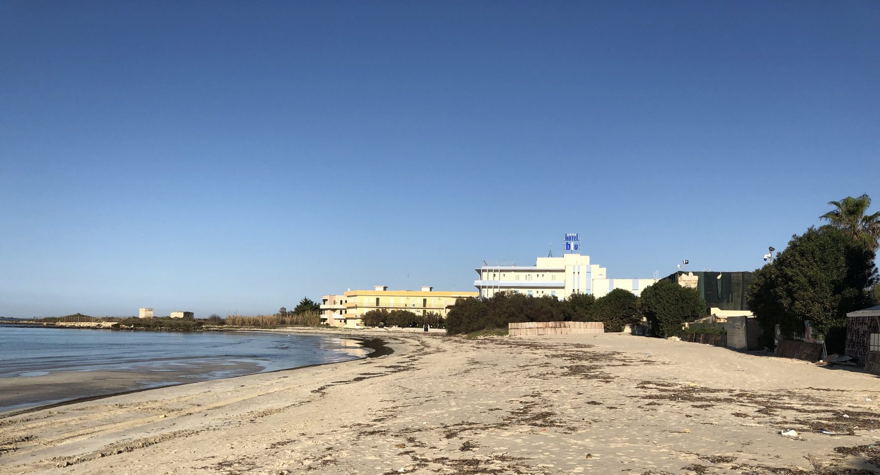 Blick auf den herbstlichen Strand von Porto Cesareo
