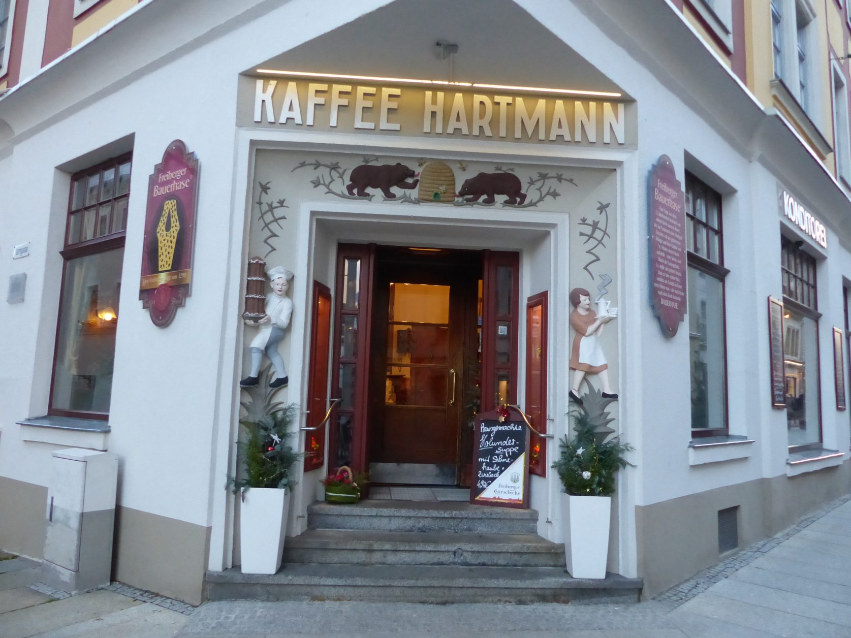 Eingang in das berühmte Cafe Hartmann in Freiberg