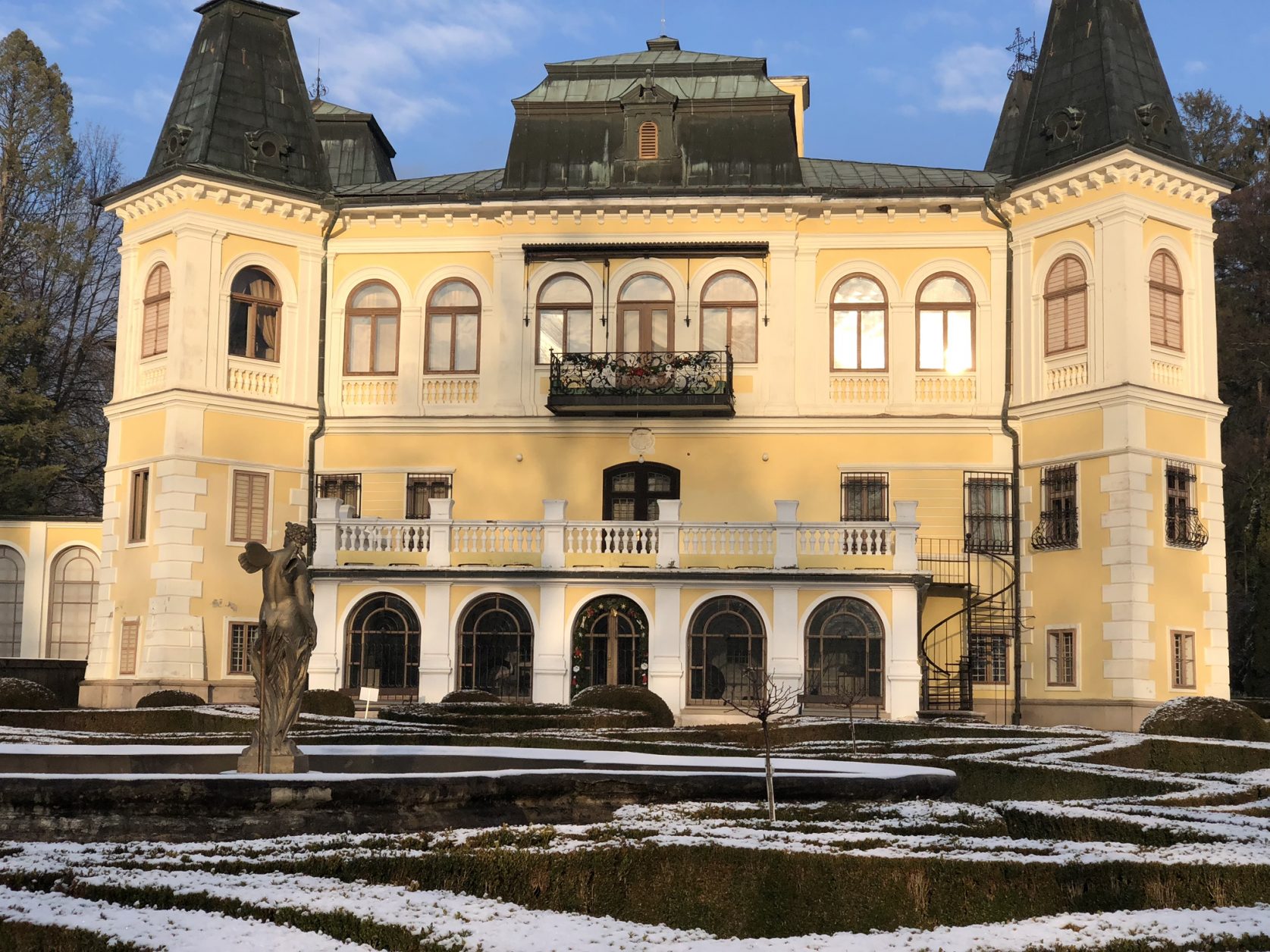 Schloss Betliar präsentiert sich teils klassizistisch, teilsfranzösische Jagdschloss
