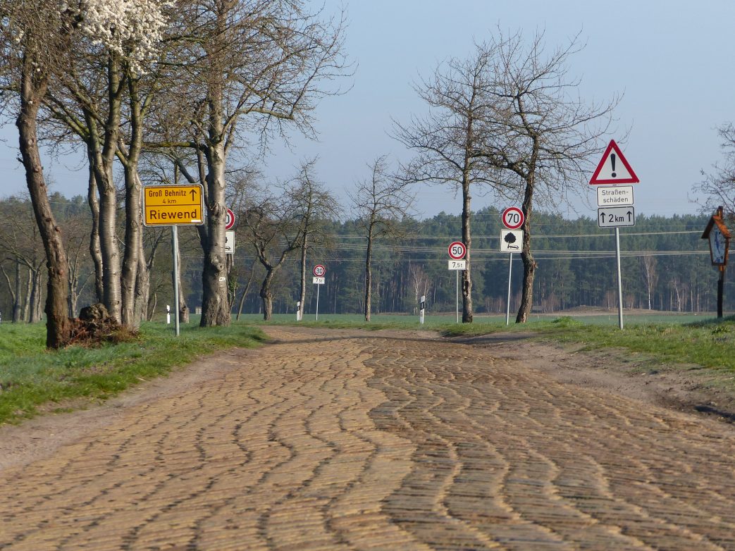 Eine alte brandenburgische Landstraße