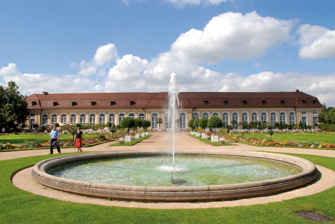 Blick auf die Orangerie mit Hofgarten, Foto: Stadt Ansbach