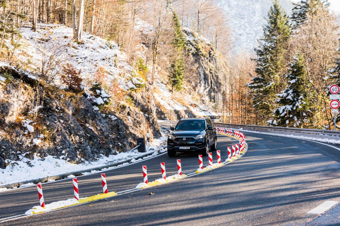 Beweist auch im Winter gute Kurvensicherheit, Foto: AutotestSsangYong_Motors_Deutschland_Rexton_Dynamisch_72dpi