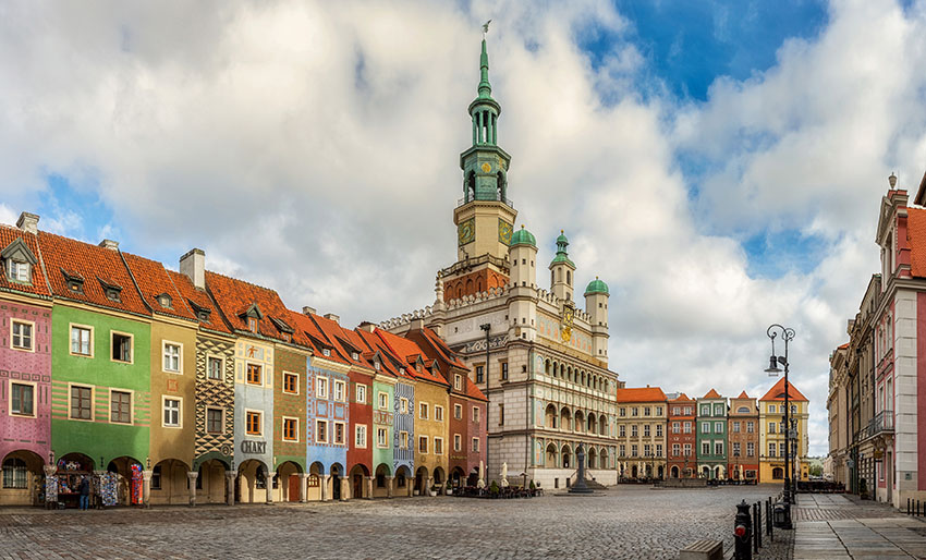 Marktplatz in Poznań mit dem Renaissance-Rathaus. Foto: Polnisches Fremdenverkehrsamt