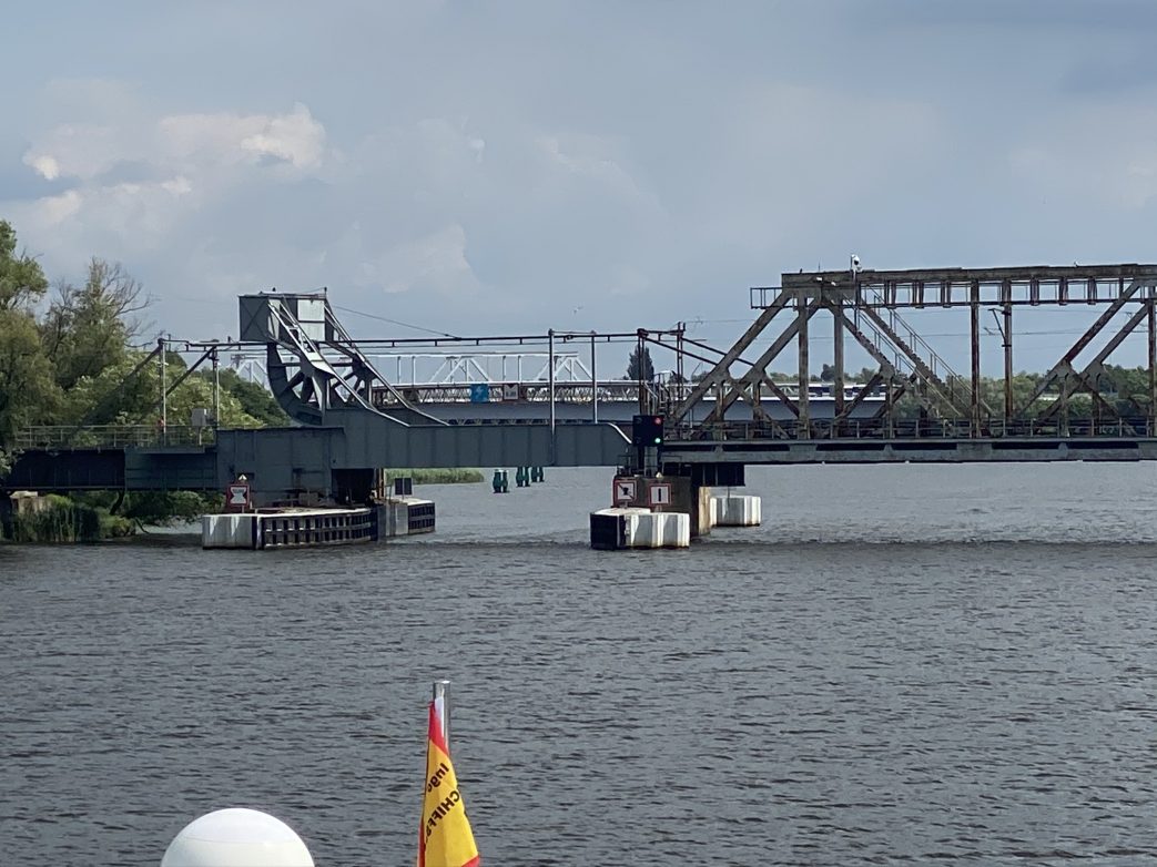 Klappbrücke über die Oder
