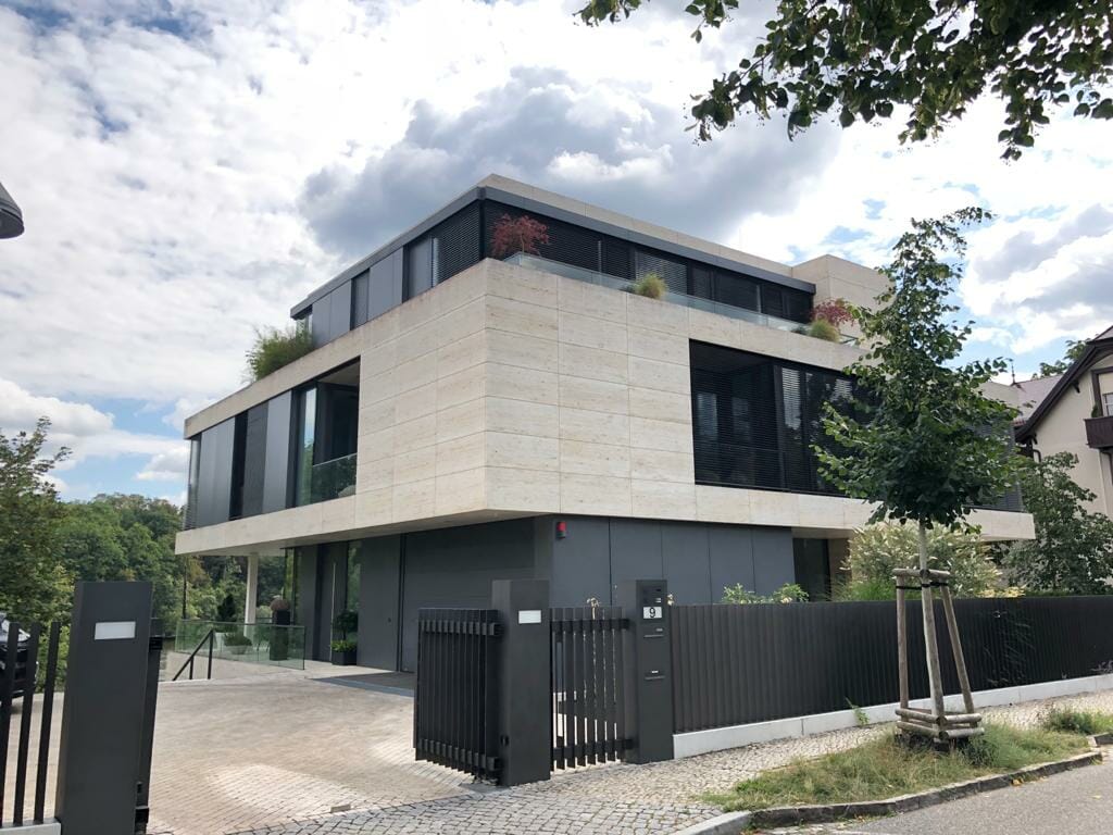 Eine der neuen Bauten am Griebnitzsee