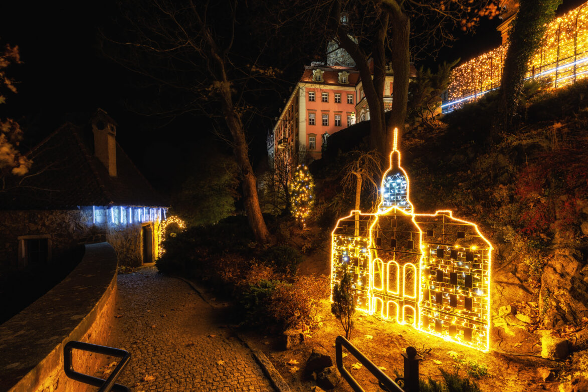 Phantasievoll illuminiert präsentieren sich die Gärten von Schlosss Fürstenstein. Fotos: Mikołaj Gospodarek