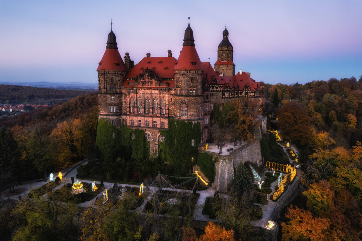 Phantasievoll illuminiert präsentieren sich die Gärten von Schlosss Fürstenstein. Fotos: Mikołaj Gospodarek