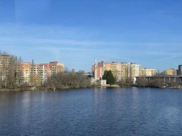 Potsdam Blick auf die Neustädter Havelbucht mit der Wasserwerksmoschee