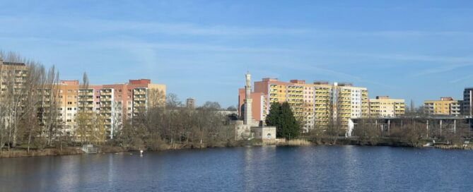 Potsdam Blick auf die Neustädter Havelbucht mit der Wasserwerksmoschee