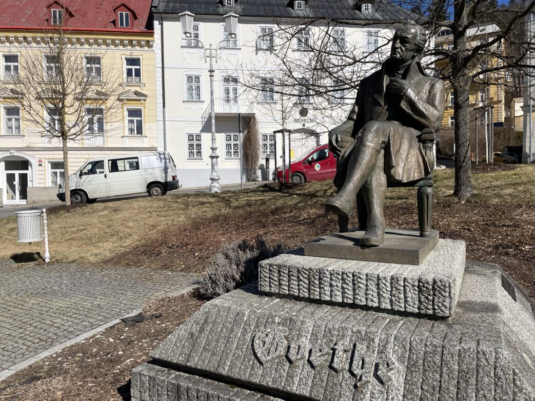 Goethedenkmal vor dem Museum