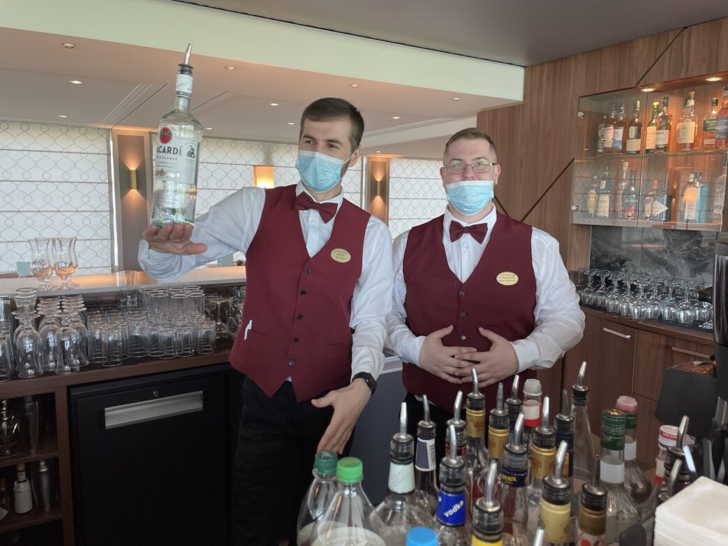 Barkeeper Serge und Alexander