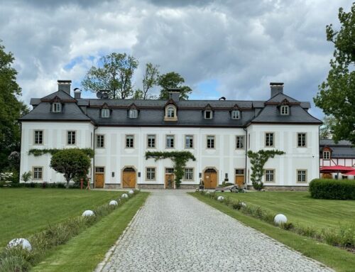 Unterwegs im „schlesischen Elysium“: Schloss Wernersdorf/Pakoszów