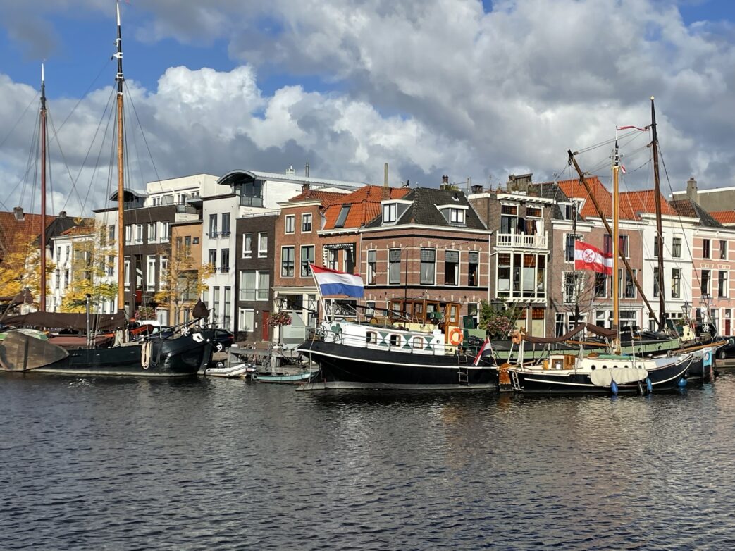 Leiden.Stadt.Niederlande ( Gracht.Holland.Leiden.Holland