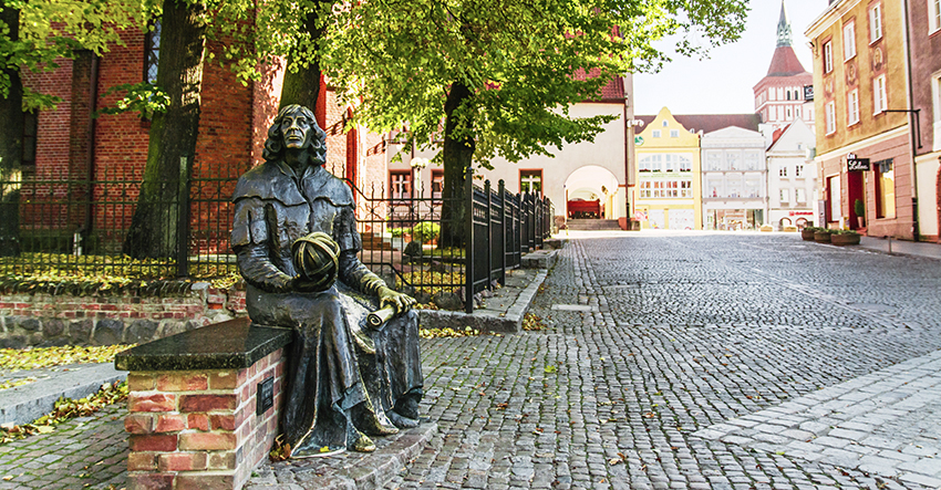 Kopernikus vor seinem Schloss im Zentrum von Olsztyn. Foto: Marcin Kierul