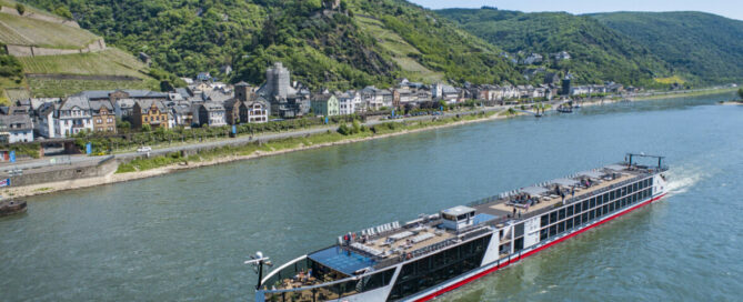 nickoSpirit auf dem Rhein bei Kaub Foto: nicko cruises