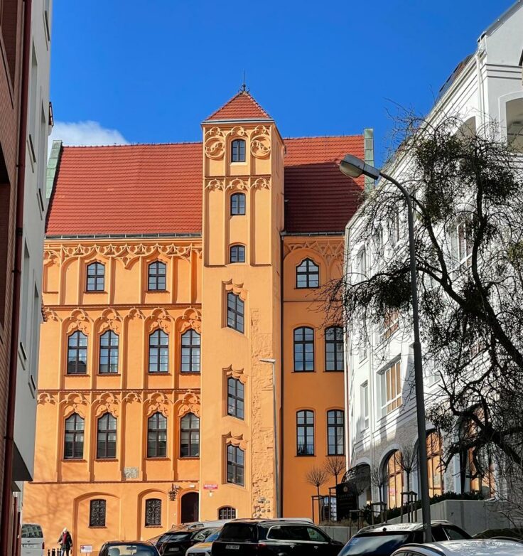 Das Loitzenhaus ist ein spätgotisches Baudenkmal in Stettin und eines der wenigen Beispiele früher bürgerlicher Architektur in der Stadt.