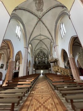 Der Dom von Kamien Pomorski wird wegen regelmäßiger Konzerte "Klingende Kathedrale (Katedra Św. Jana)" genannt.