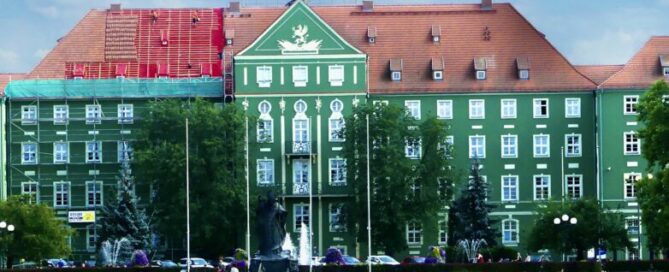   Der Gebäudekomplex der Stadtverwaltung wurde als Sitz der Behörden der Provinz Pommern errichtet. Foto: Weirauch
