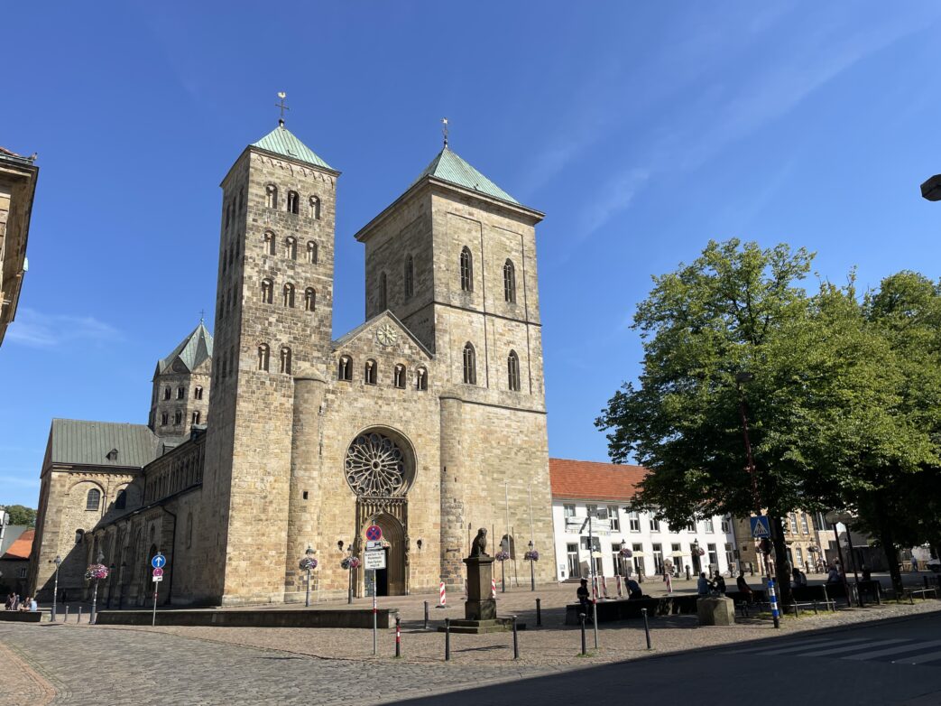 Der römisch-katholische Dom St. Peter in Osnabrück ist die Kathedrale des Bistums Osnabrück.