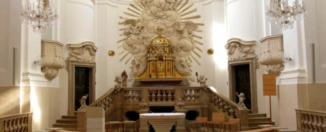 Johann Bernhard Fischer von Erlach hat auch die Innenausstattung der Johannesspitalkirche entworfen