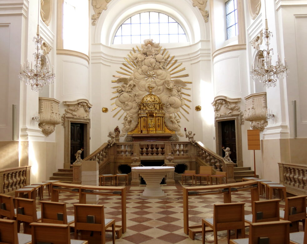 Johann Bernhard Fischer von Erlach hat auch die Innenausstattung der Johannesspitalkirche entworfen