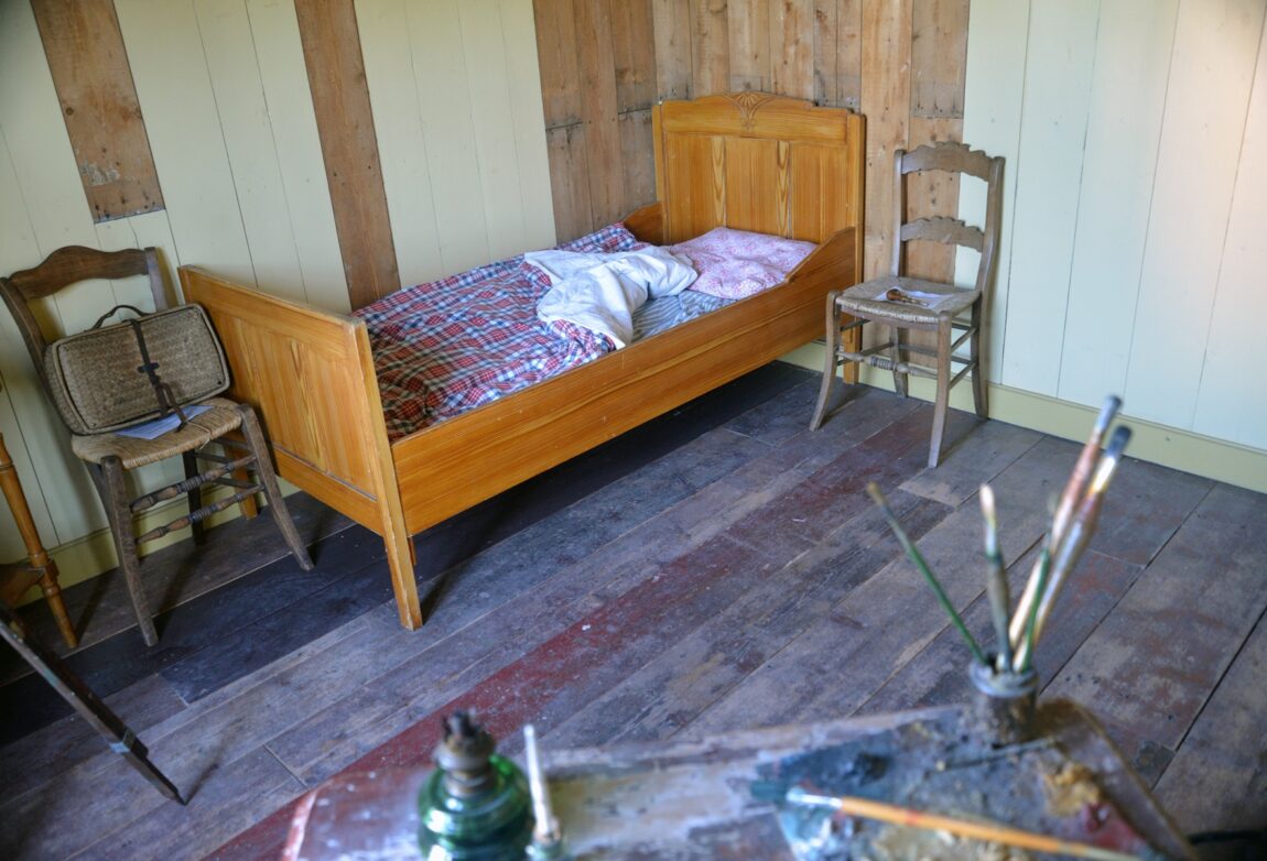 Foto 1: Ein Stuhl, ein Bett, ein Tisch, Vincent van Goghs Stube in Veenoord war spartanisch eingerichtet.
