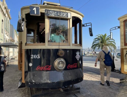 Bilderbuch aus Azulejos und historischen Trams: Porto am Douro