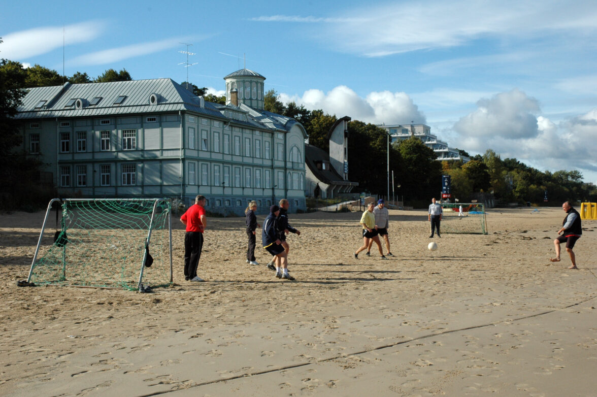 Heinz Erhardt verbrachte mit seiner Frau gerne die Zeit an Rigas Hausstrand. Fußball hat er hier wohl nicht gespielt.