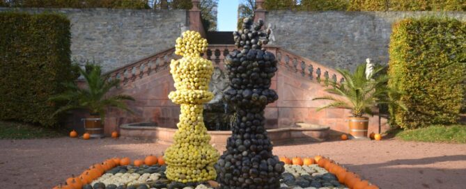 : Das Schachspiel als Spiel der Könige darf im Lichtenwalder Park nicht fehlen.