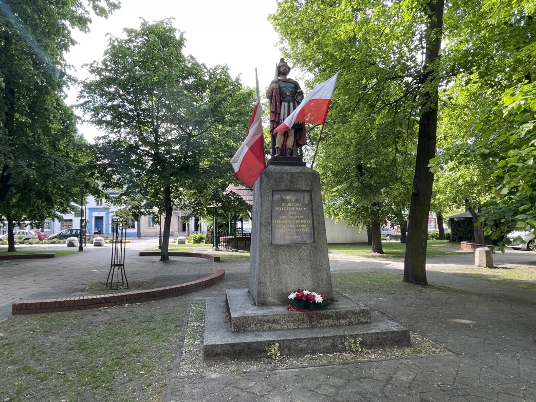 Auf dem Grunwaldplatz steht der Heilige Florian, der Schutzpatron der Feuerwehrleute.