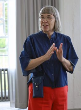 Die Direktorin der Stiftung Bauhaus Dessau Frau Dr. Barbara Steiner weist auf die vielfältigen Aufgaben zur Pflege und dem Erhalt des Bauhausgebäudes hin.