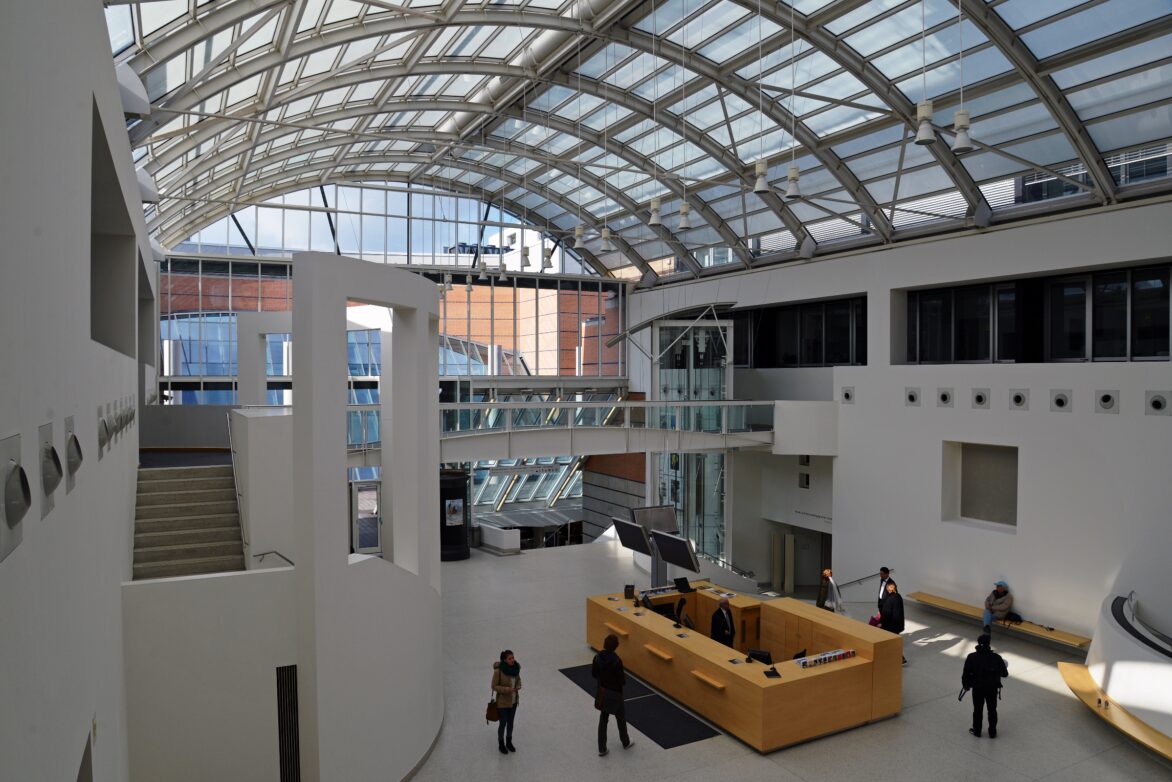 Blick in die Eingangshalle des Germanischen Nationmalmuseum Nürnberg Foito: Jörg Berghoff