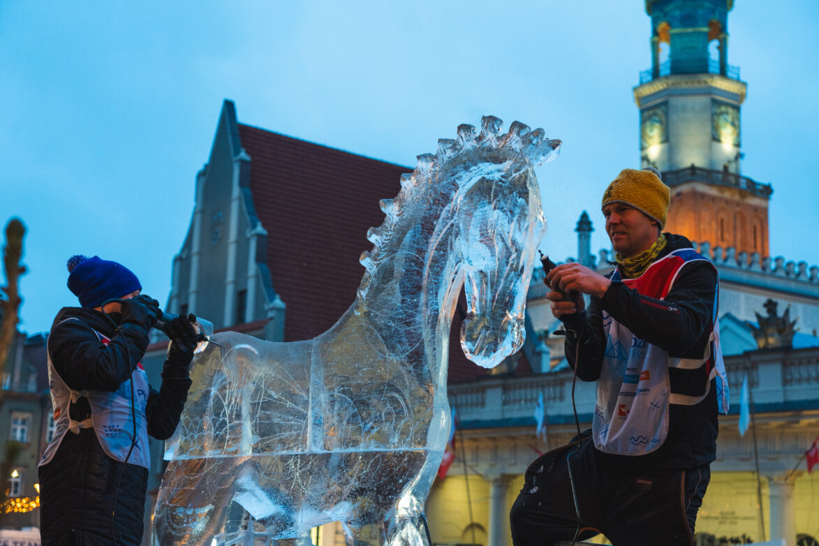 Ein Highlight auf dem Weihnachtsmarkt in Posen ist das internationale Eisfestival. Foto: UM Poznań