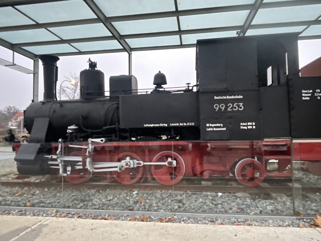 Die Walhallabahn, im Volksmund auch »Walhallabockerl« genannt, war eine meterspurige Schmalspurbahn von Regensburg-Stadtamhof nach Wörth an der Donau. Ihren Namen und ihre Entstehung verdankte die Bahn der an der Strecke liegenden Walhalla bei Donaustauf. Die