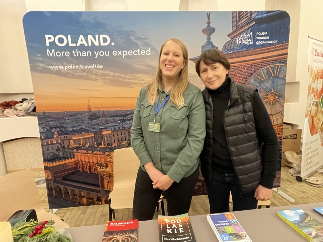 Auch das Polnische FRemendenverkehrsamt Berlin ist mit einem Infostand vertreten