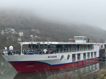 MS Belvedere an der Anlegestelle Kelheim