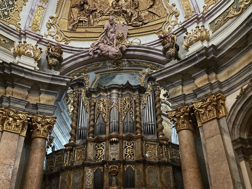 Die prächtige Orgel stammt aus dem Jahr 1728