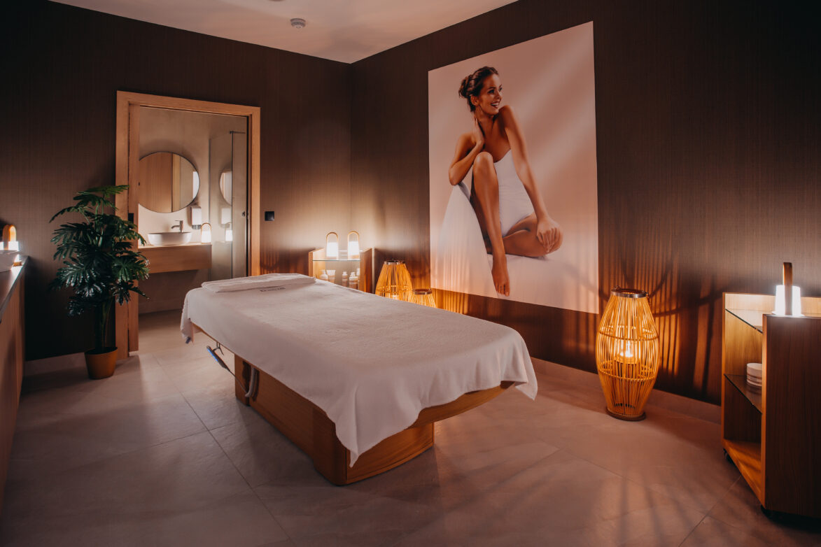 Luxurös de Behaglichkeit strahlt dieser Raum im Spa aus. Foto: Linea mare