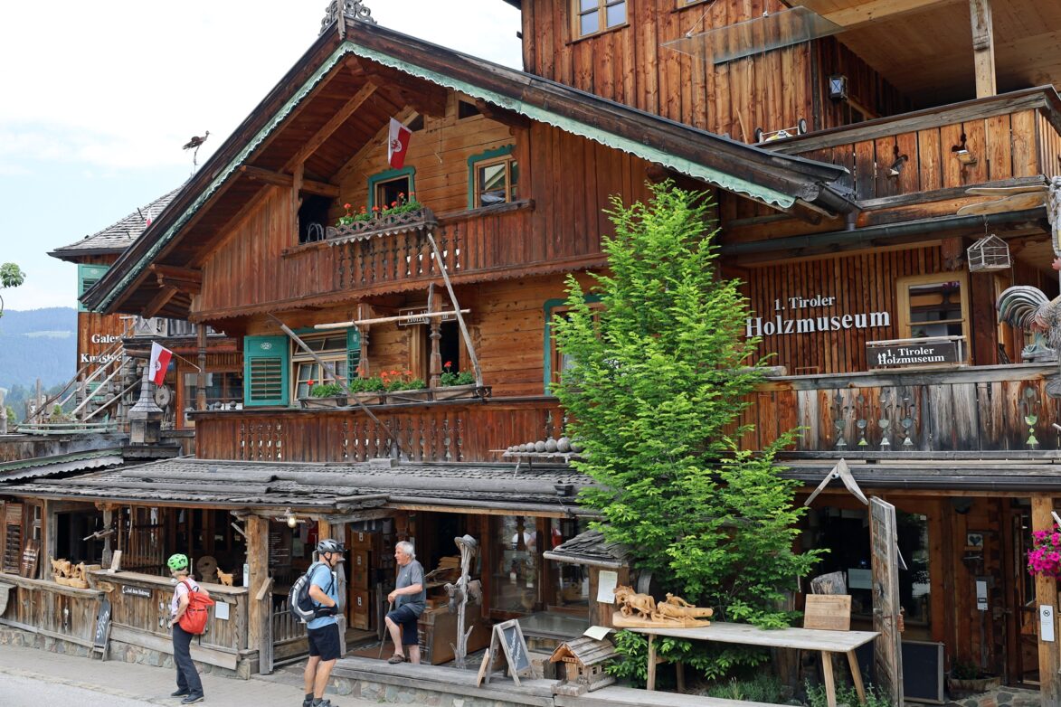 Im Wildschönauer Ort Auffach kann man das 1. Tiroler Holzmuseum besichtigen.