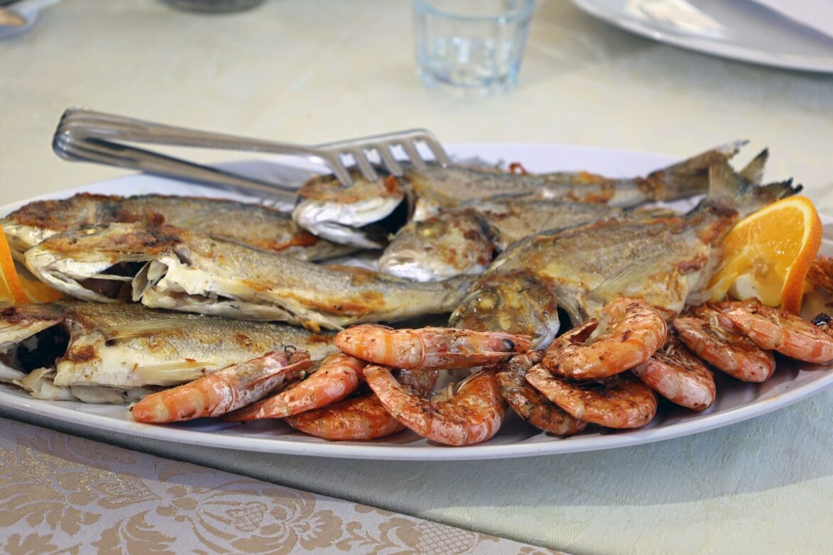 Fisch und Meeresfrüchte stehen in Montenegro auf jeder Speisekarte.