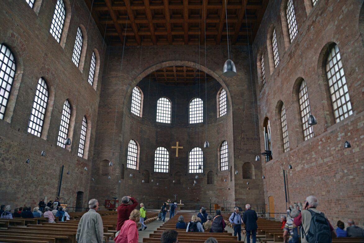 In der Konstantin-Basilika hielten im 4. Jahrhundert die römischen Herrscher ihre Audienzen.