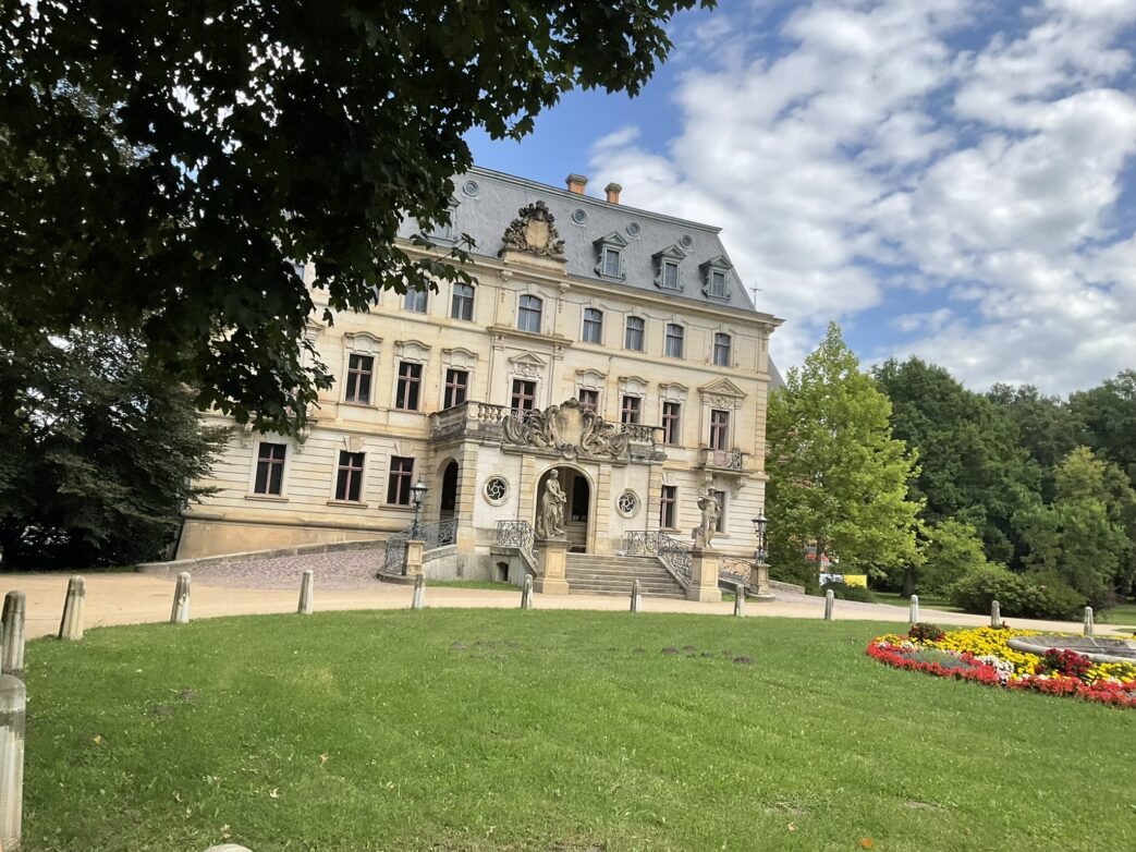 Schloss Altdöbern zählt zu den bedeutendsten Barockschlössern Brandenburgs. Südlich des Spreewaldes gelegen, bildet es gemeinsam mit dem rund 60 Hektar großen Landschaftspark eines der eindrucksvollsten Schlossensembles der Lausitz.
